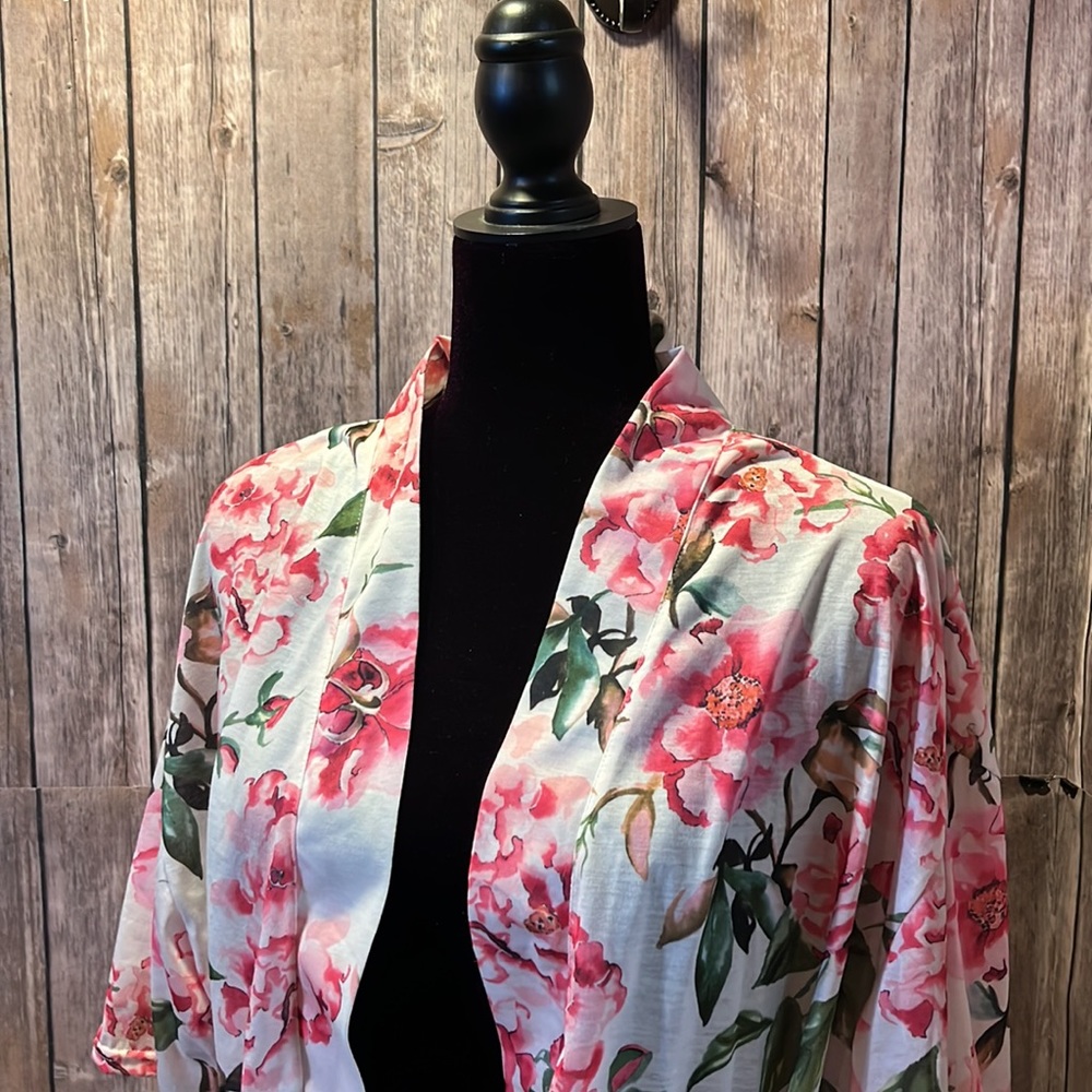 Show me your Mumu Brie robe. - Picture 2 of 8